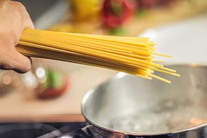 Putting Spaghetti in Boiling Water Putting Spaghetti in Boiling Water