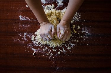 childs hand baking.alert1