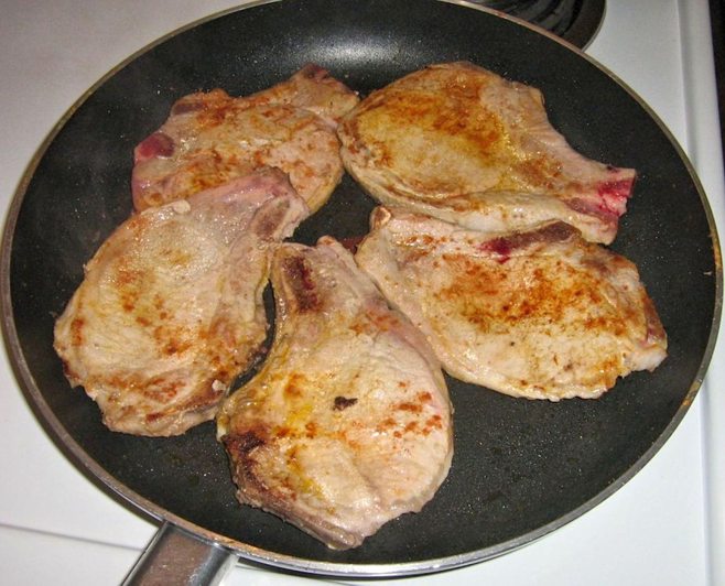 Pork chops in skillet Pork chops in skillet